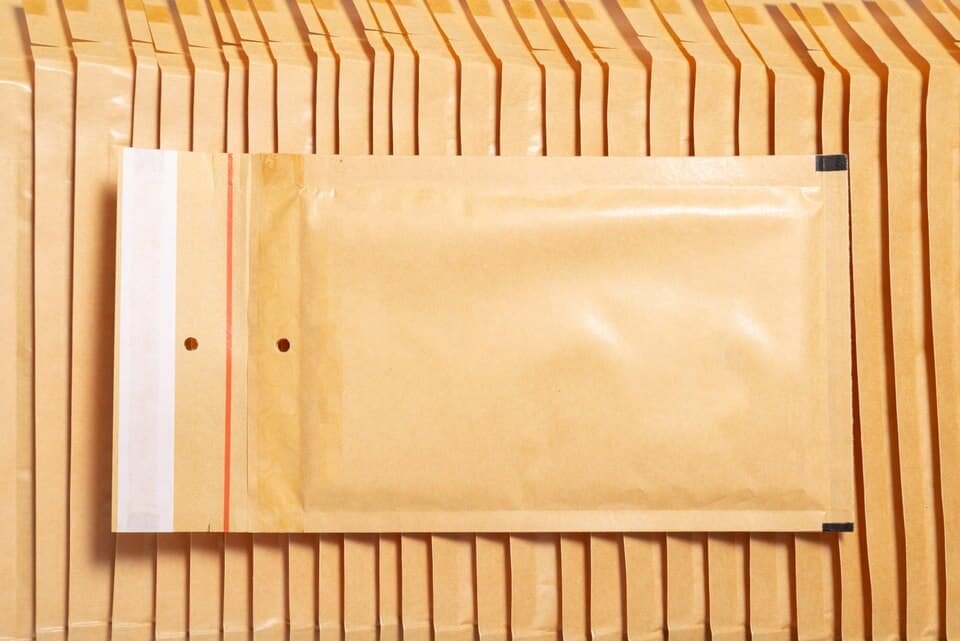 Bubble Mailers Vs. Cardboard Boxes: The Clear Winner Unveiled